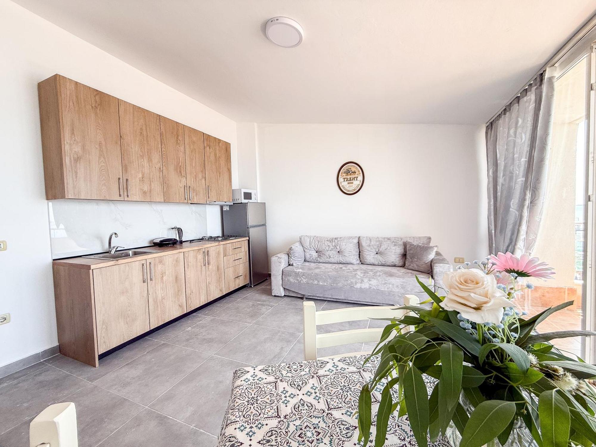 Апартаменти Lungomare Beachfront