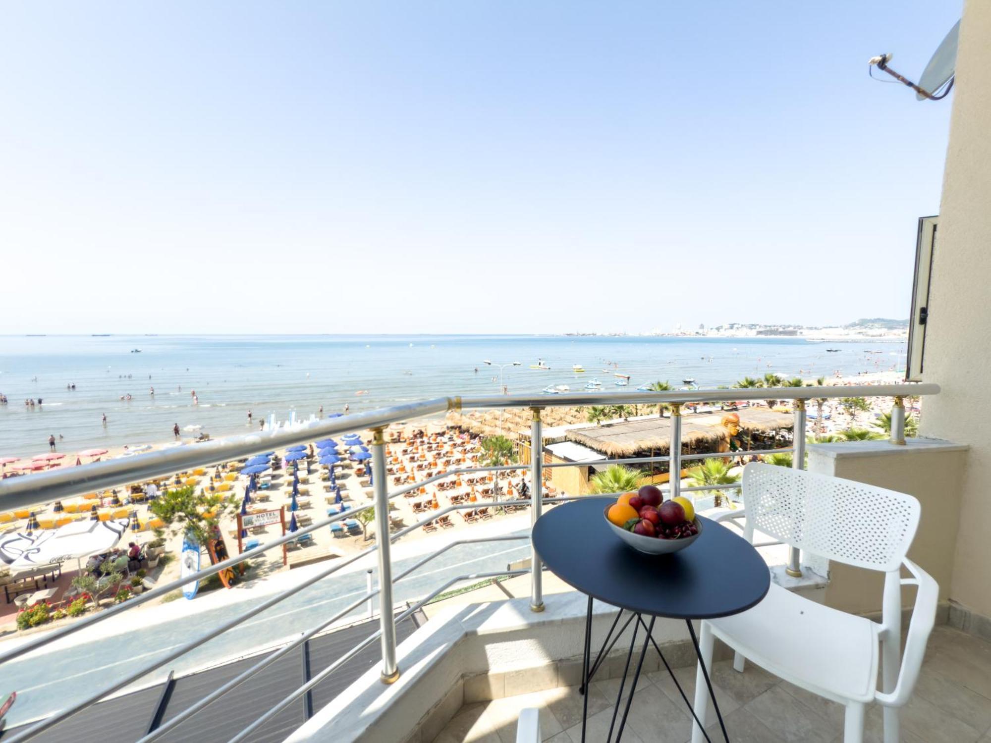 Lungomare Beachfront Апартаменти