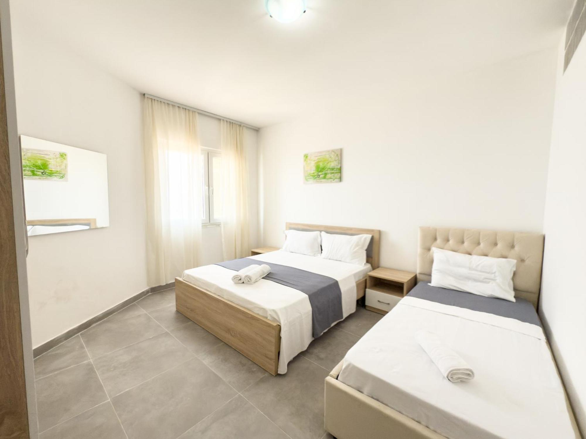 Апартаменти Lungomare Beachfront Дуррес