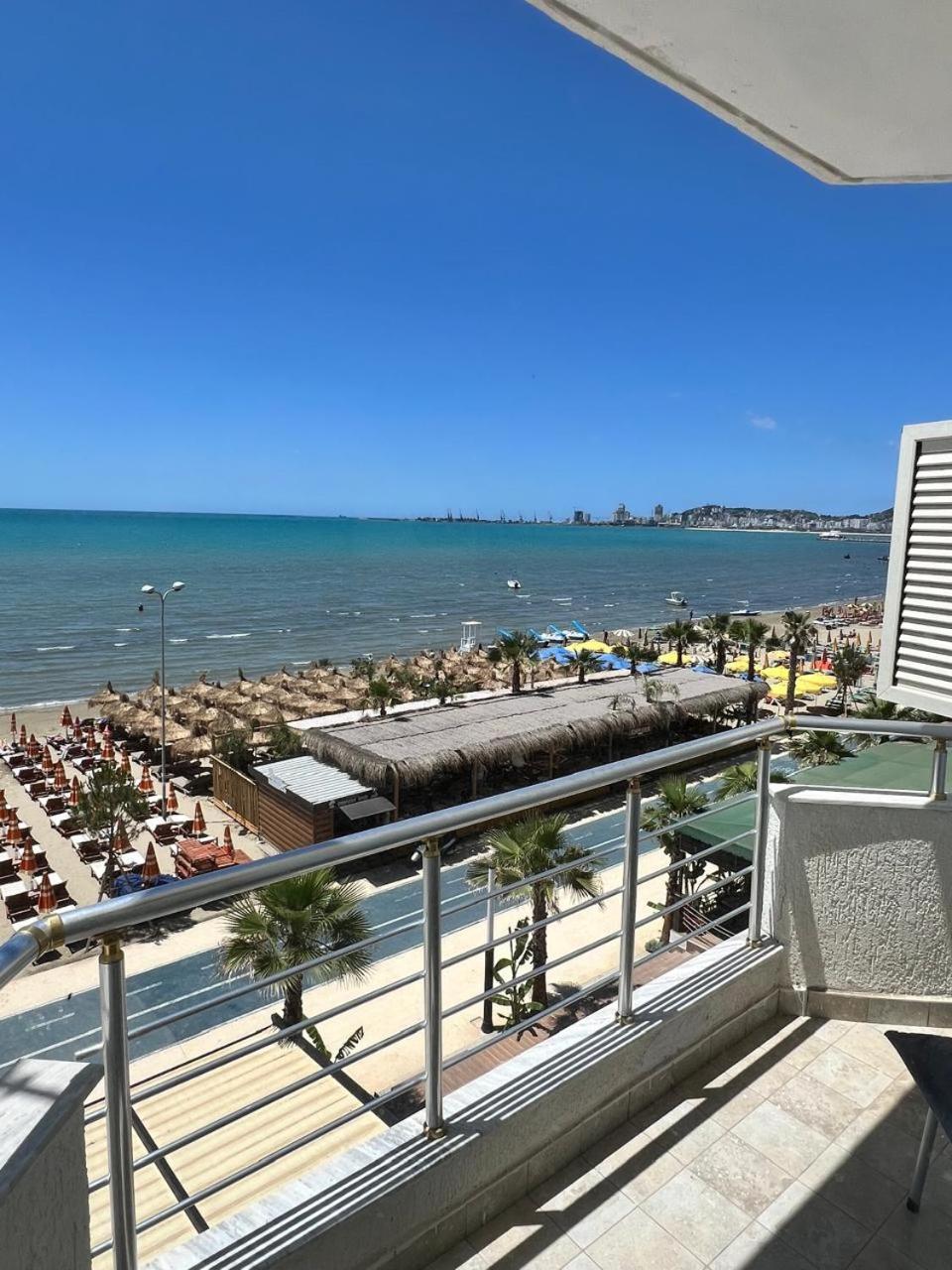 Lungomare Beachfront Apartament Durrës